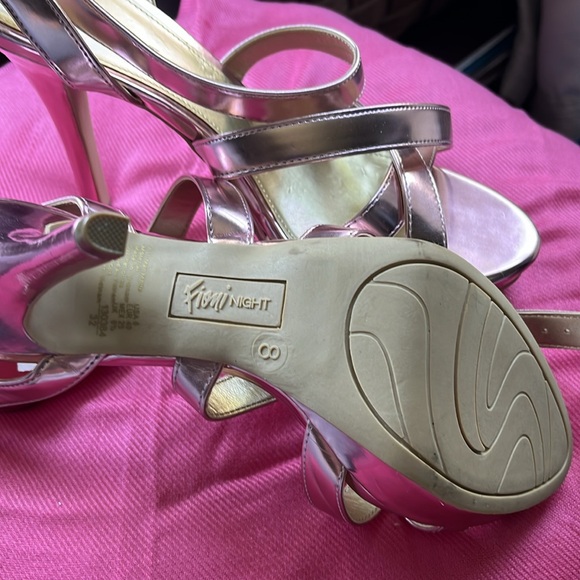 Pink shoes - Picture 3 of 6